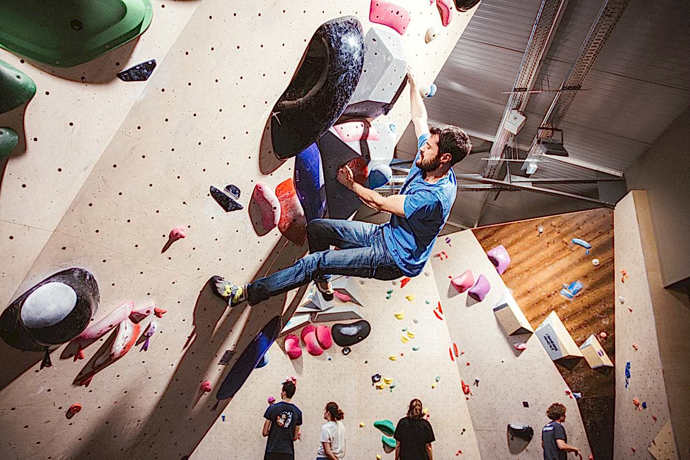 Climbing District - Salle d'escalade à Paris - Neuilly ©Arthur Delicque