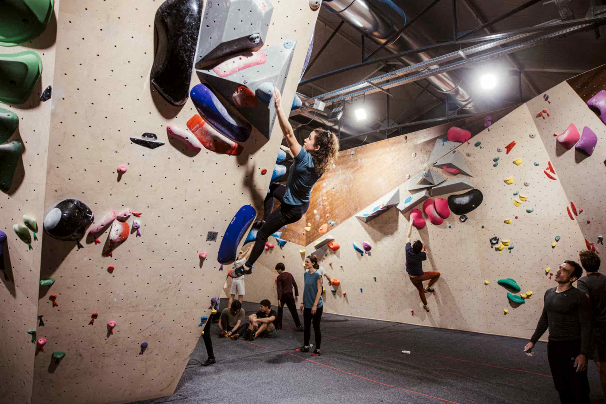 Climbing District - Salle d'escalade à Paris - Neuilly ©Arthur Delicque